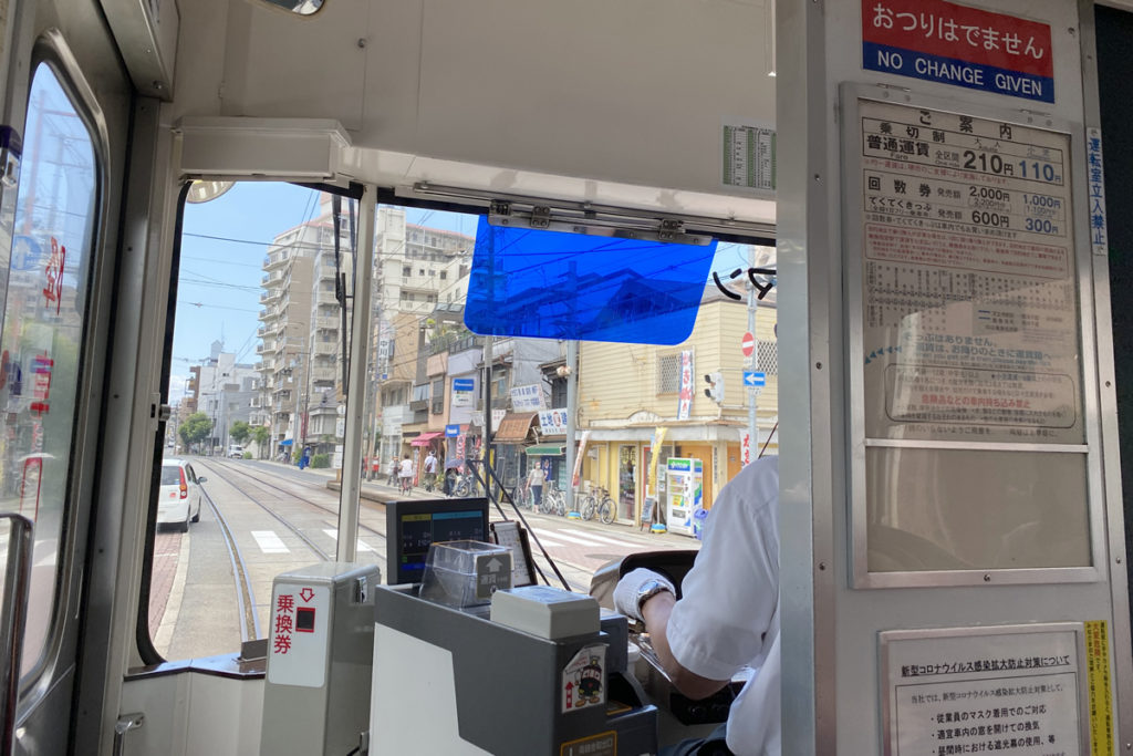 阪堺電車の車内から町並み